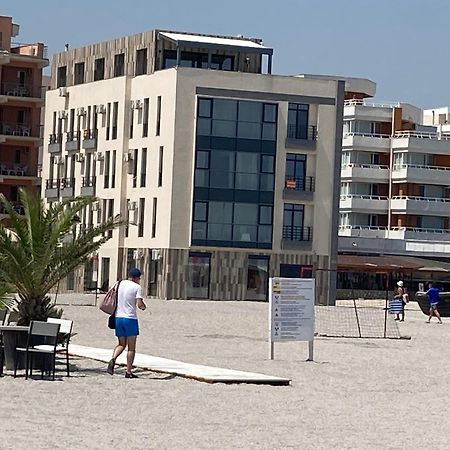 Beach Rooms Roberta Mamaia Exterior photo