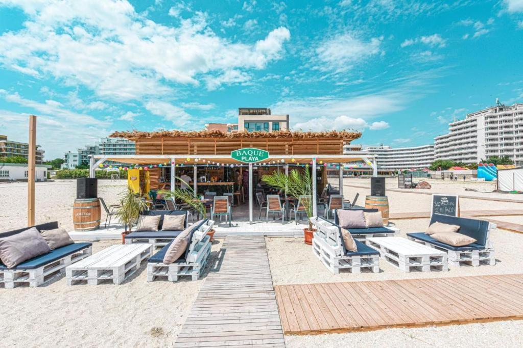 Beach Rooms Roberta Mamaia Exterior photo