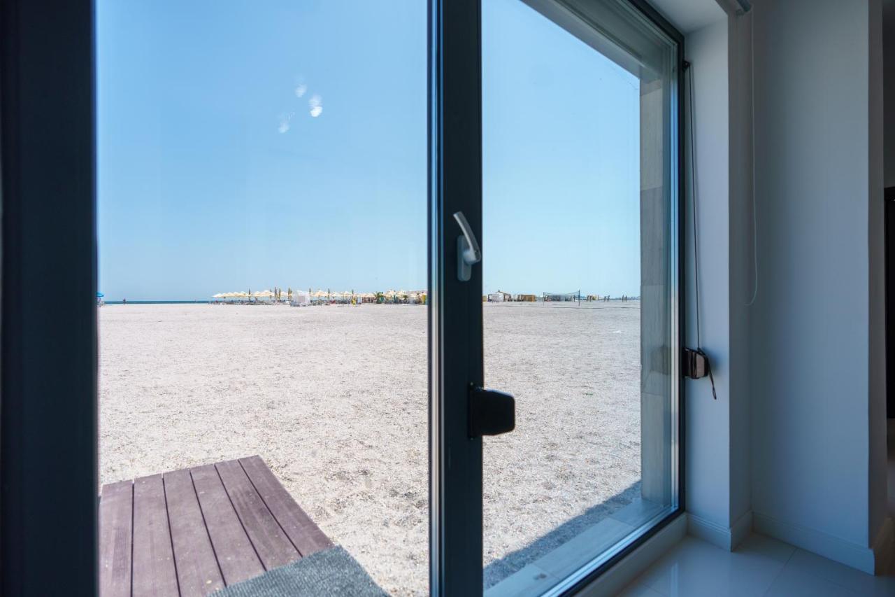 Beach Rooms Roberta Mamaia Exterior photo