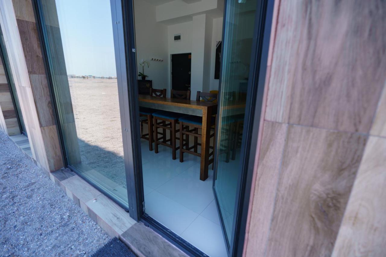 Beach Rooms Roberta Mamaia Exterior photo