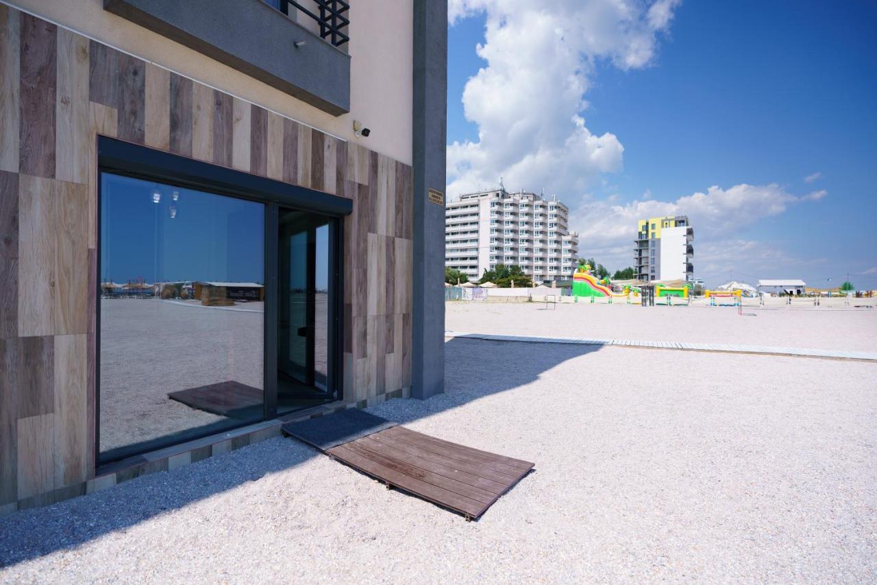 Beach Rooms Roberta Mamaia Exterior photo