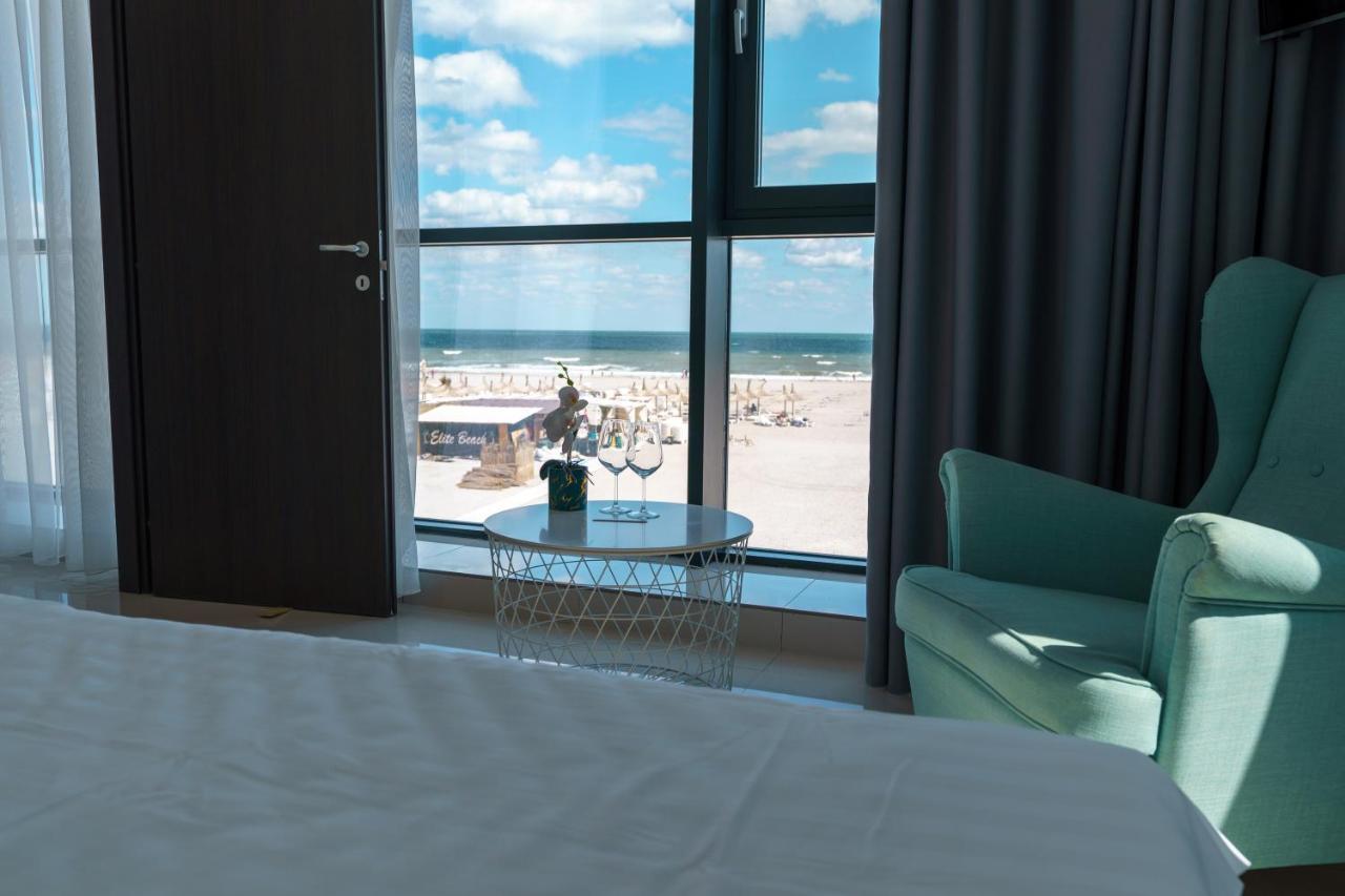 Beach Rooms Roberta Mamaia Exterior photo