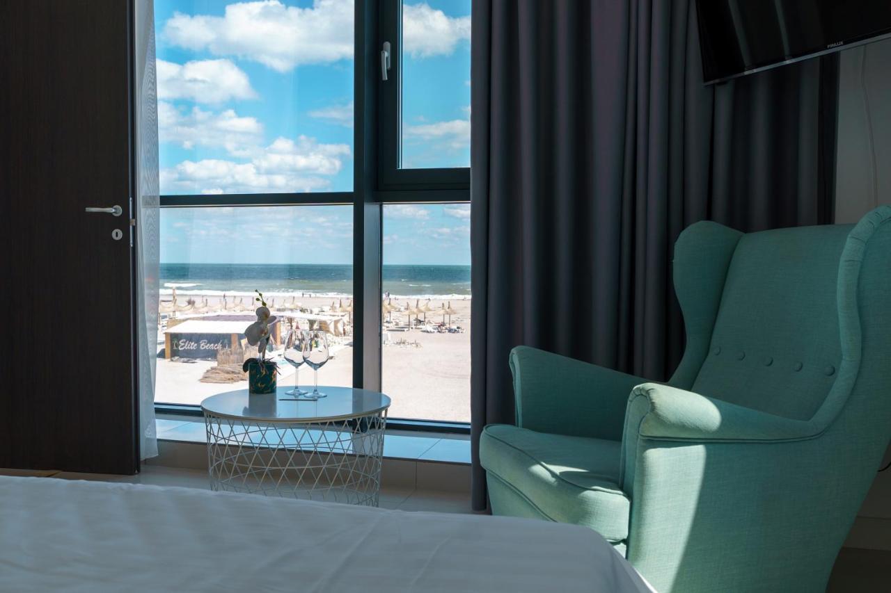 Beach Rooms Roberta Mamaia Exterior photo