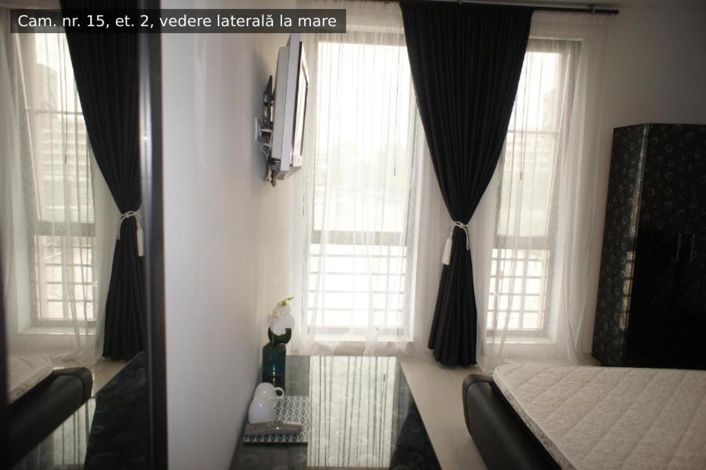 Beach Rooms Roberta Mamaia Exterior photo