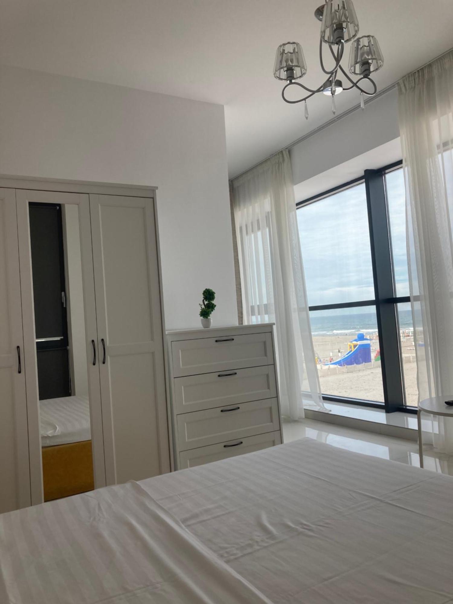 Beach Rooms Roberta Mamaia Exterior photo