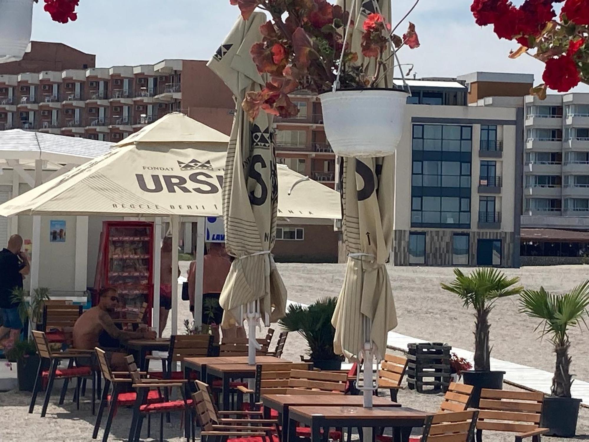 Beach Rooms Roberta Mamaia Exterior photo