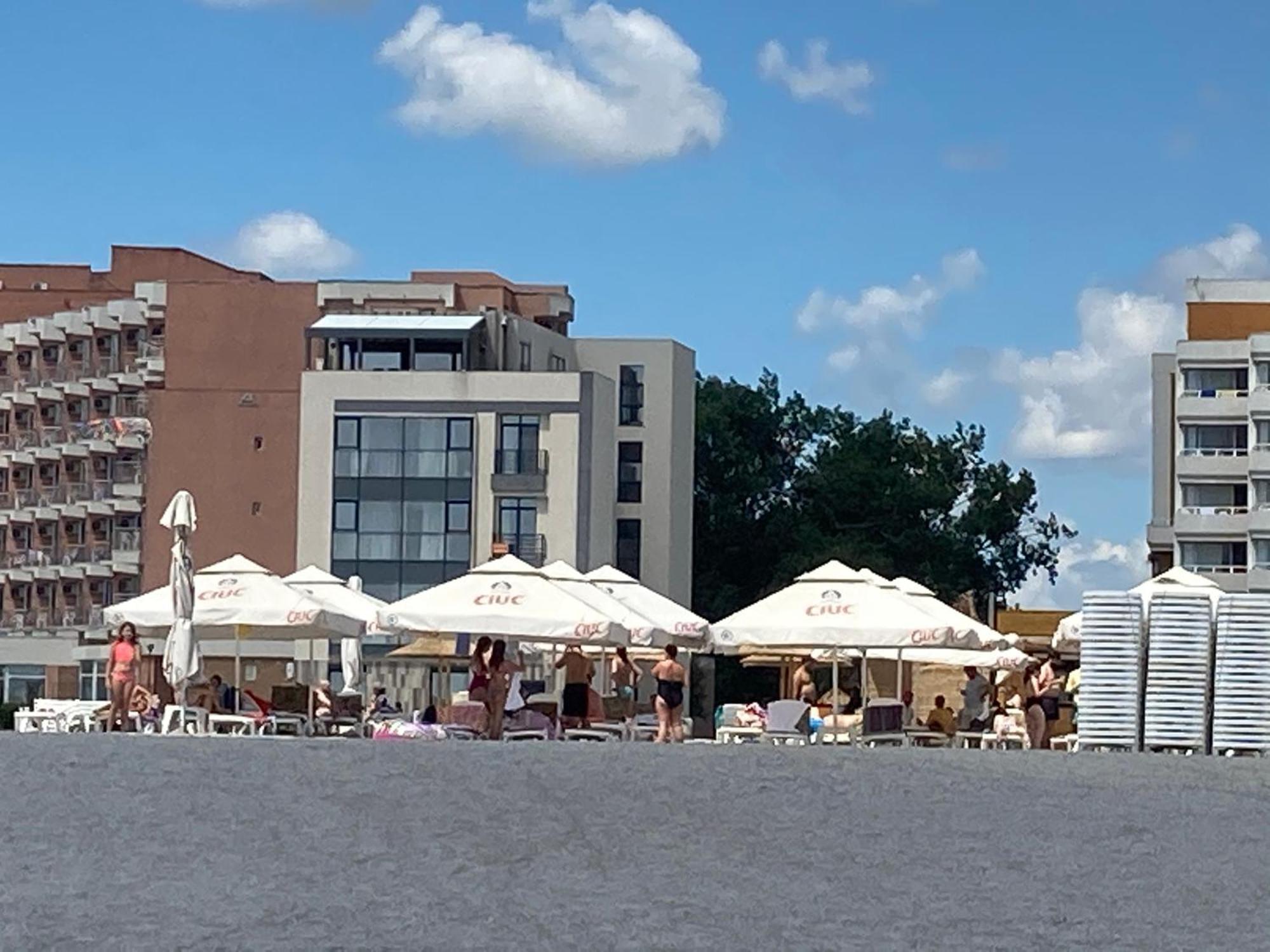 Beach Rooms Roberta Mamaia Exterior photo