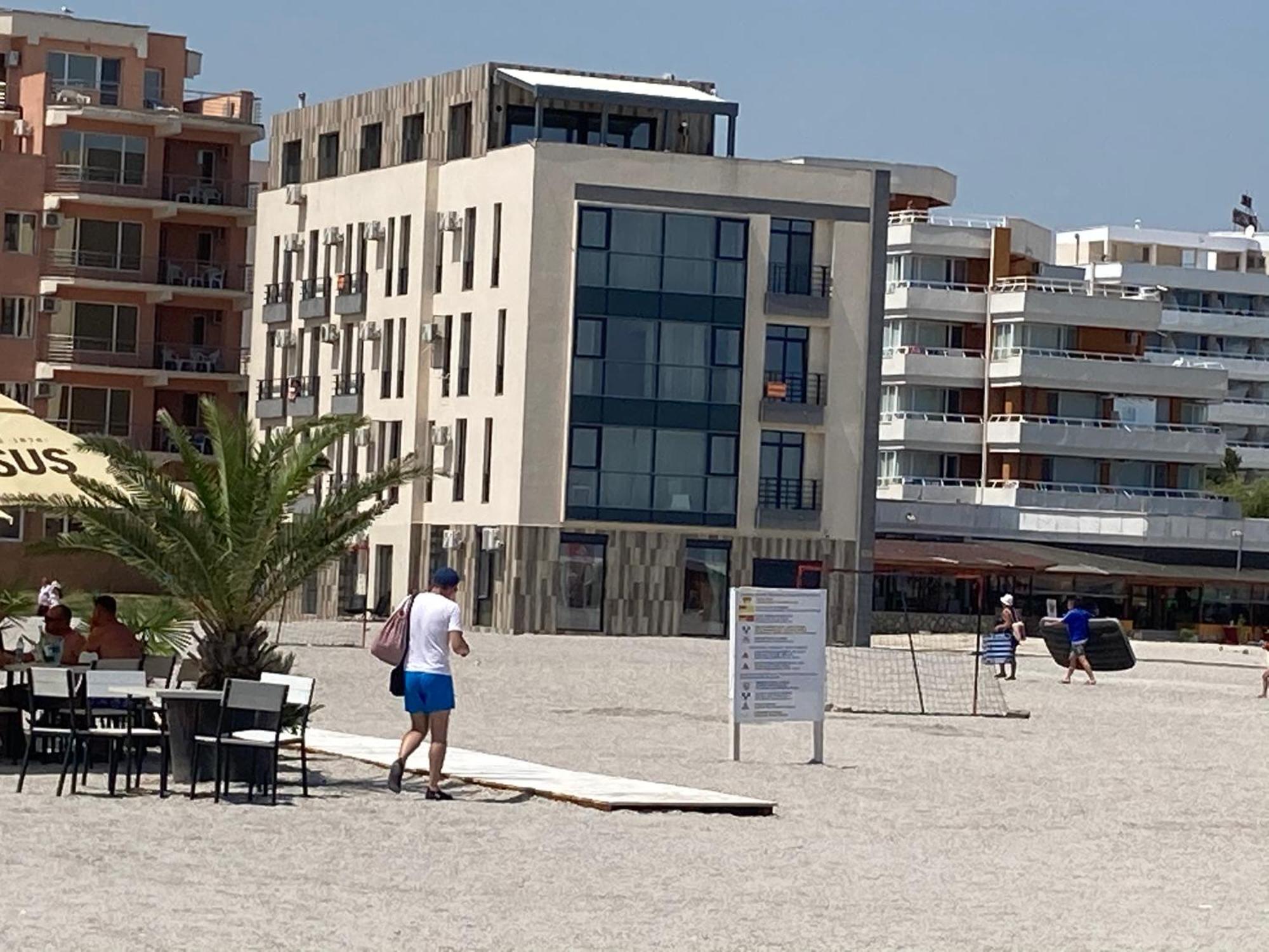 Beach Rooms Roberta Mamaia Exterior photo