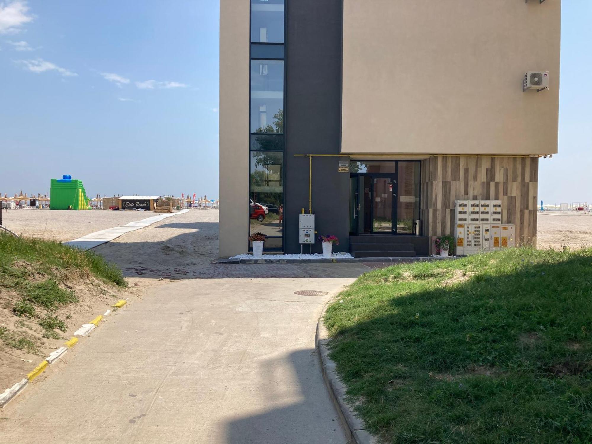 Beach Rooms Roberta Mamaia Exterior photo