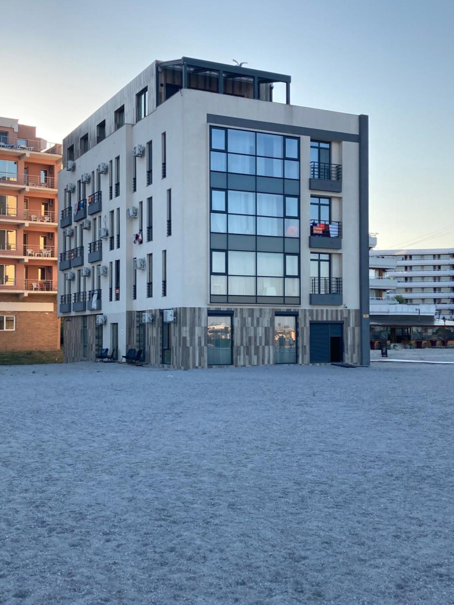 Beach Rooms Roberta Mamaia Exterior photo