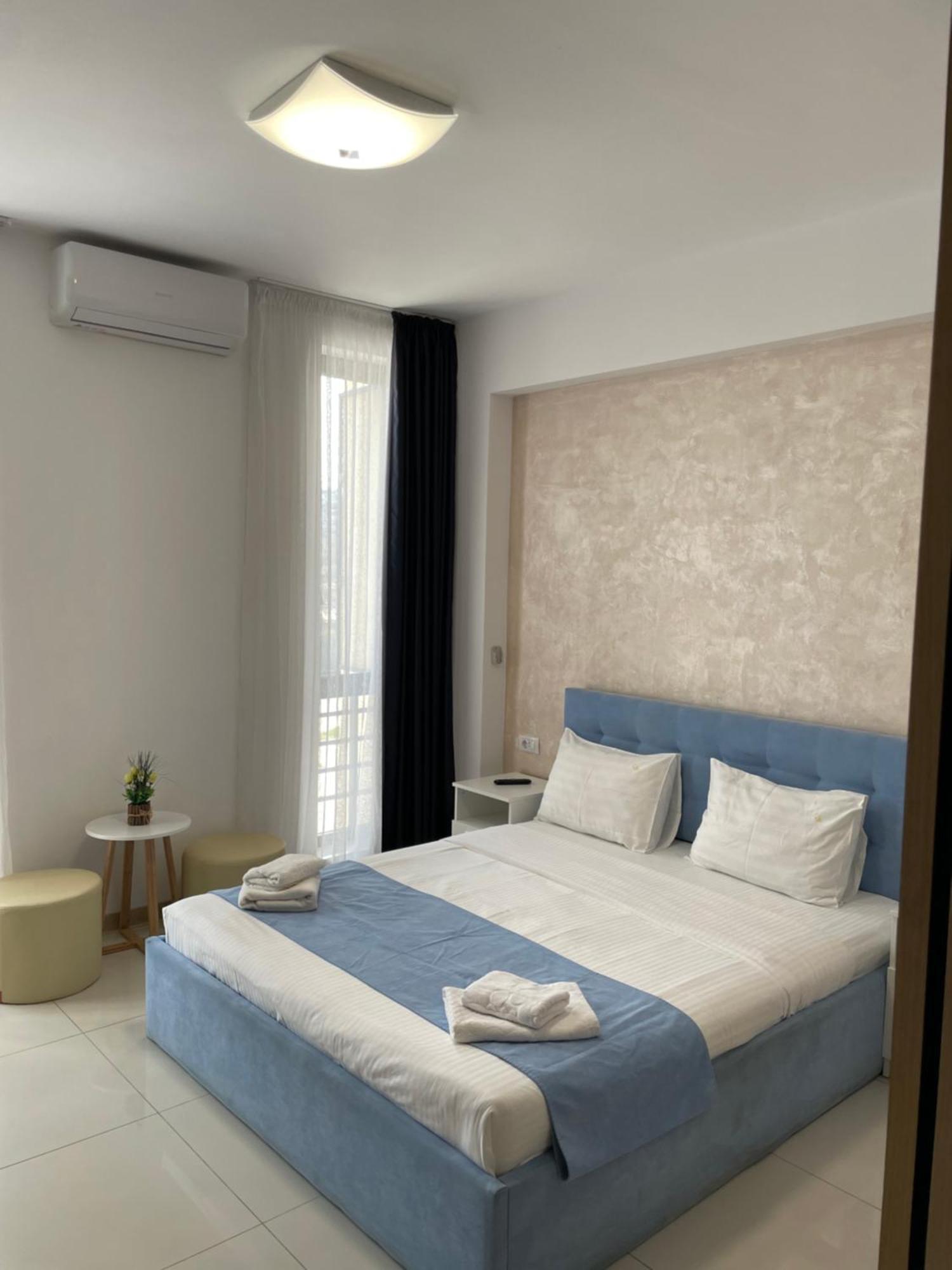 Beach Rooms Roberta Mamaia Exterior photo