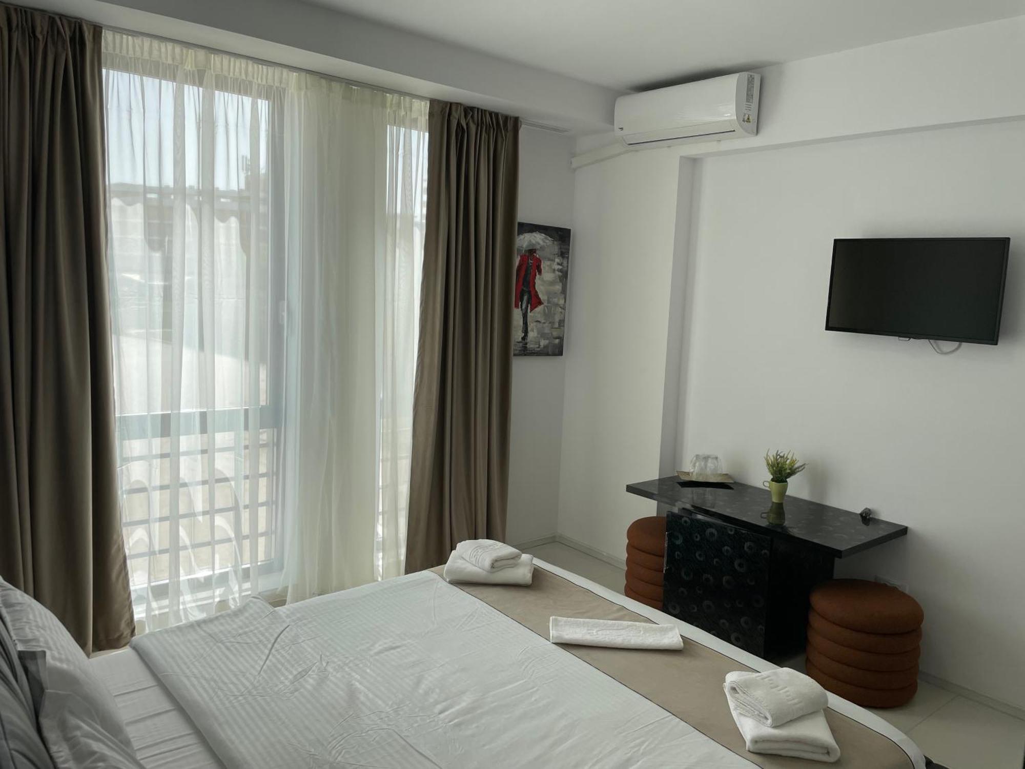 Beach Rooms Roberta Mamaia Exterior photo