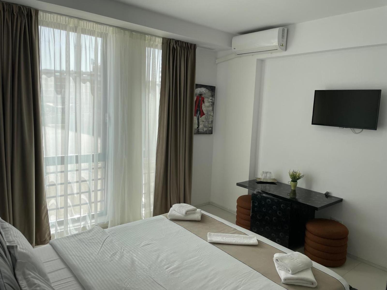 Beach Rooms Roberta Mamaia Exterior photo