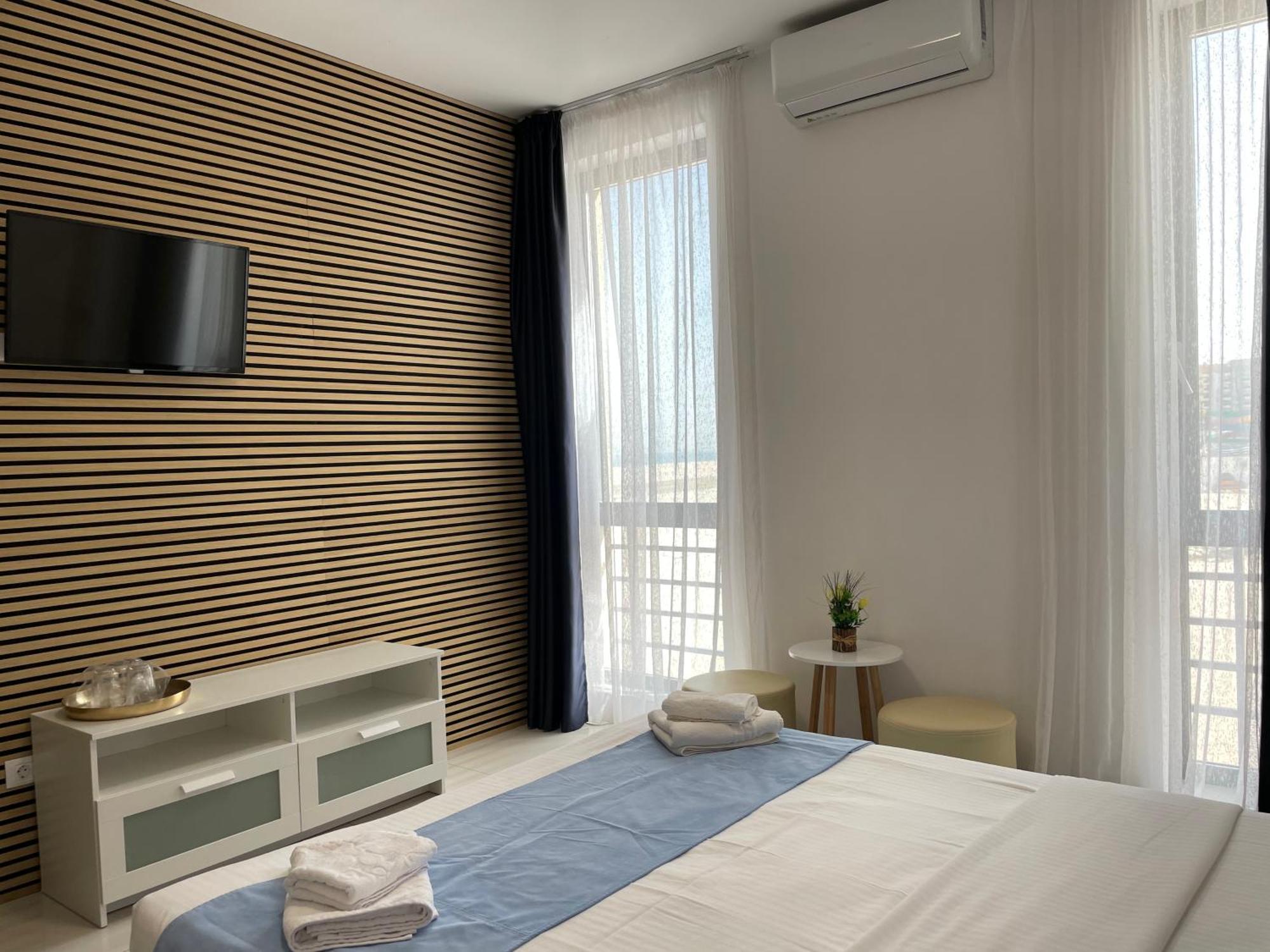 Beach Rooms Roberta Mamaia Exterior photo