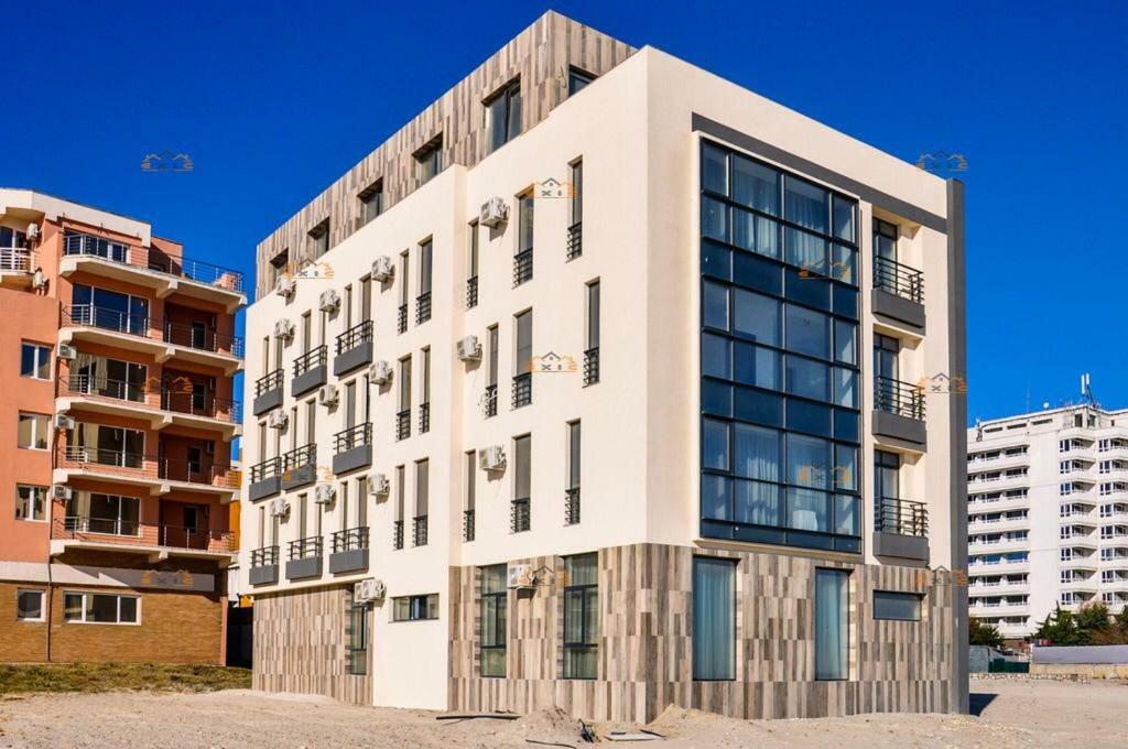 Beach Rooms Roberta Mamaia Exterior photo